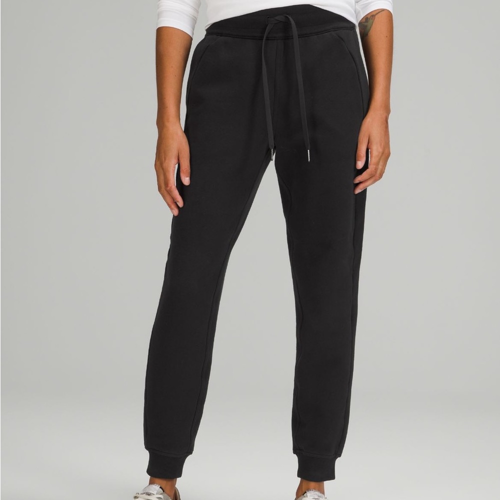 Lululemon Scuba High Rise Jogger - Size: 6 - Color: Black